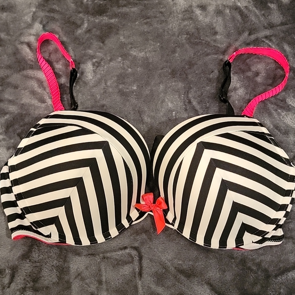 NWOT Sexy push-up